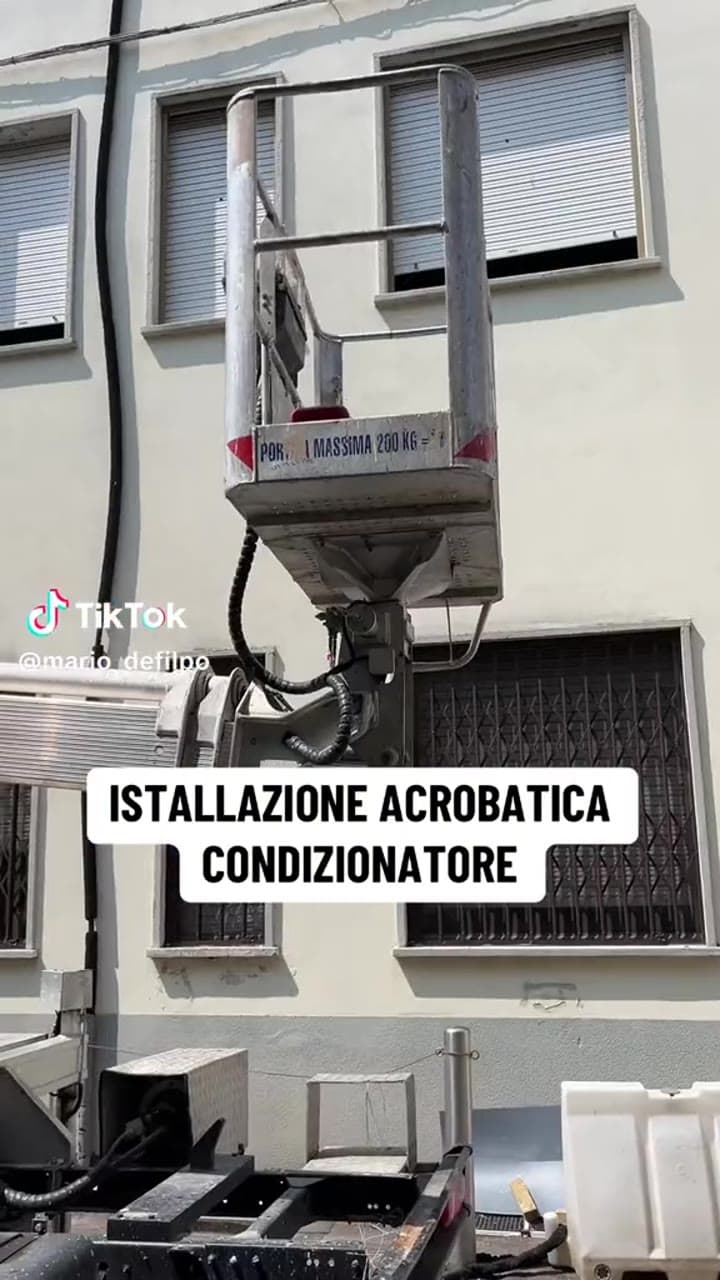 ISTALLAZIONE ACROBATICA CONDIZIONATORE