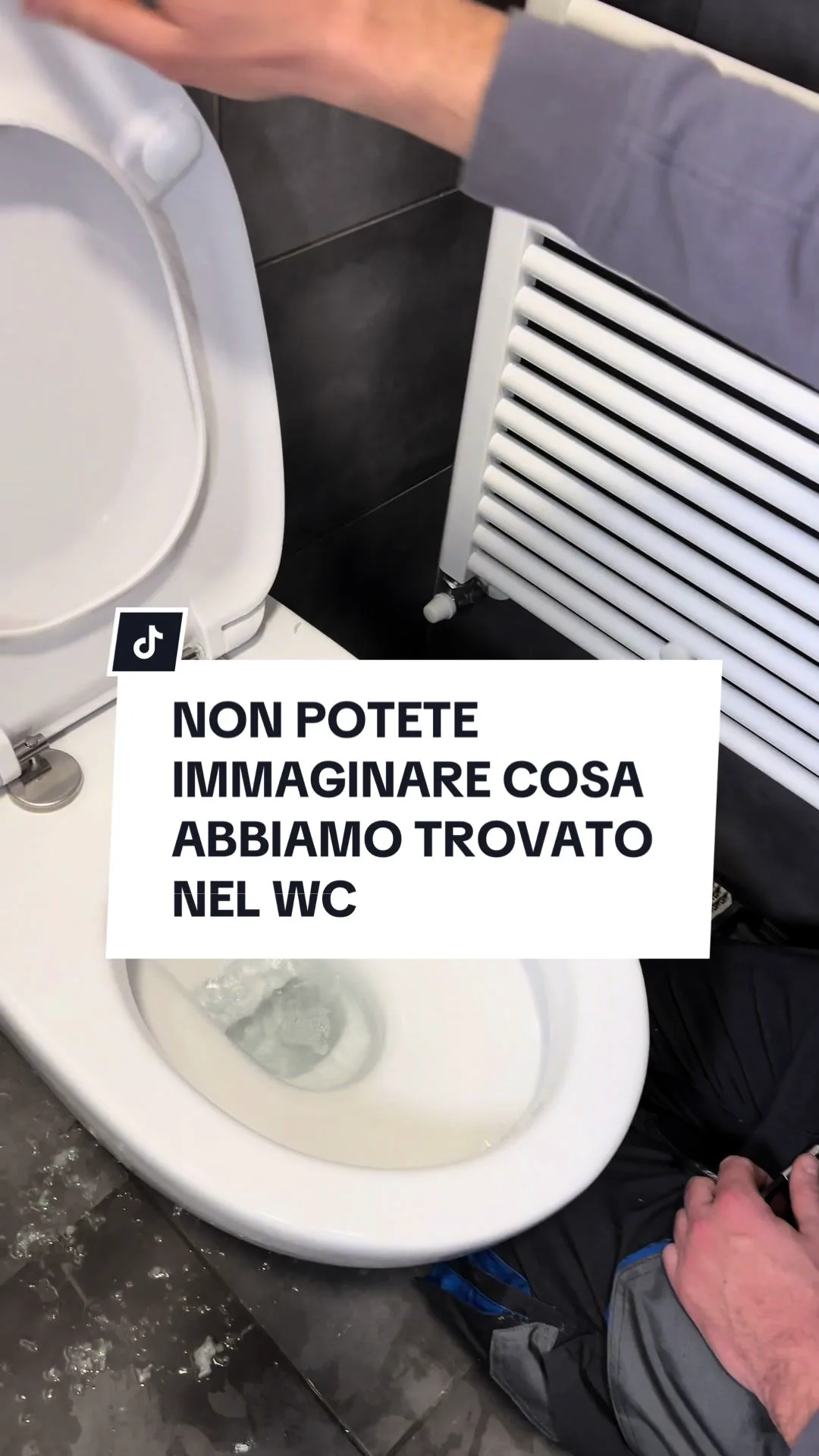 NON POTETE IMMAGINARE COSA ABBIAMO TROVATO NEL WC