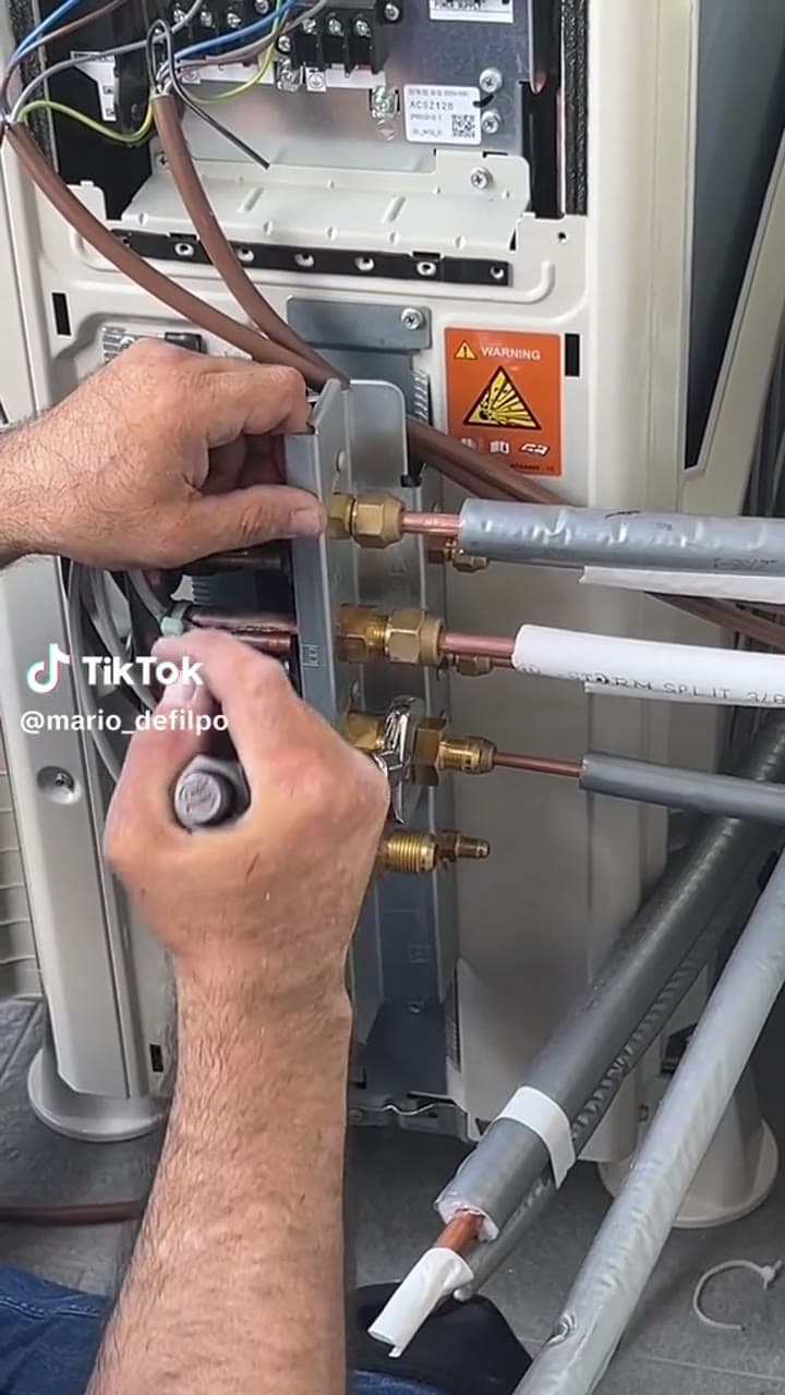 INSTALLAZIONE CONDIZIONATORE E MACCHINA ESTERNA A MILANO PARTE 2