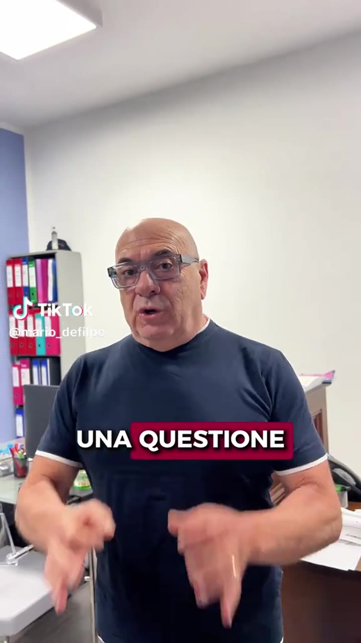 Non è solo aria calda o fredda... è l'aria che respiri ogni giorno! 🌬️ La manutenzione del climatizzatore non è un optional, ma una scelta per la tua salute. Muffe e batteri come la Legionella possono annidarsi nei filtri non trattati. Scegli sempre prodotti certificati e tecnici esperti per una sanificazione profonda. La tua salute viene prima di tutto! ✅
